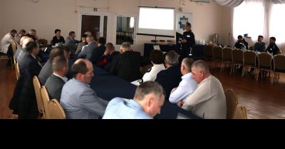 Seniorzy z Olszanki uczą się jak chronić się przed zagrożeniami